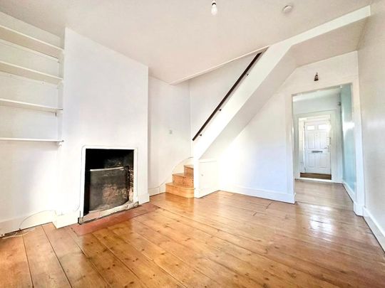 Hounslow Road, Hanworth, Middlesex, TW13 6QH - Photo 1