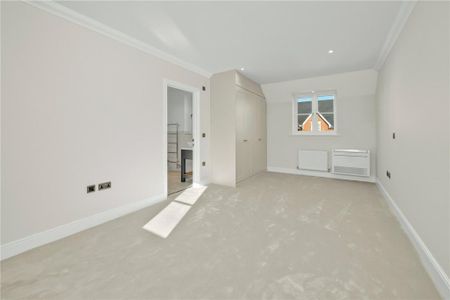 3 bedroom mews to rent - Photo 4