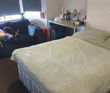 6 bedroom semi-detached house to rent - Photo 5