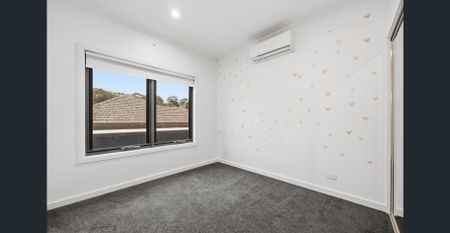 Modern 4 Bed Ringwood Home Steps From Eastland & Transport - Photo 2