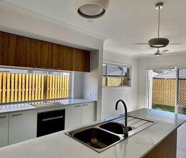 BRAND-NEW 4-BEDROOM FAMILY HOME – AVAILABLE NOW - Photo 4