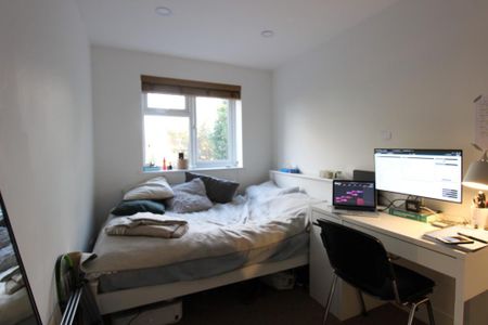 6 bedroom terraced house to rent - Photo 4