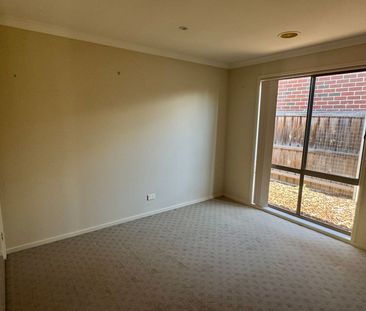 Three Bedroom House - Photo 3