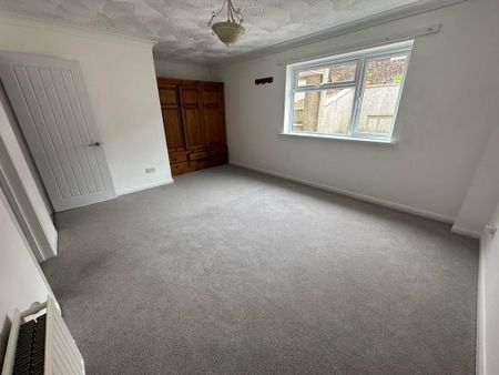 5 bedroom detached house to rent - Photo 4