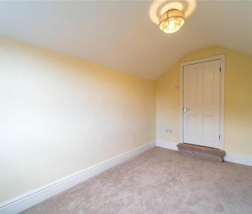 2 bedroom end of terrace house to rent - Photo 5