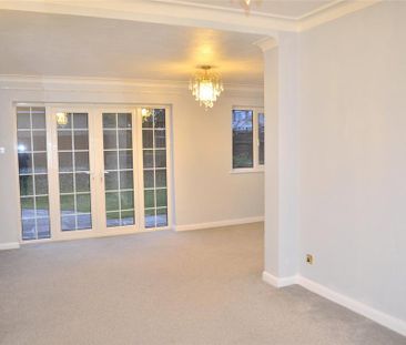 4 bedroom semi-detached house to rent - Photo 2