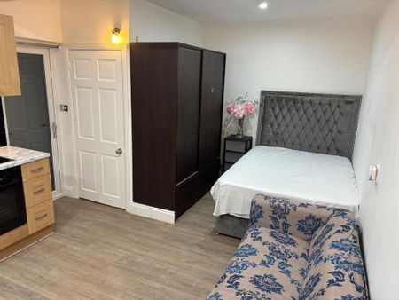 Studio to rent - Photo 3