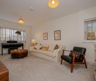 3 bedroom detached house to rent - Photo 2