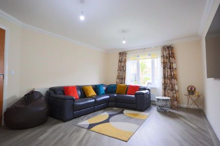 4 bedroom detached house to rent - Photo 2