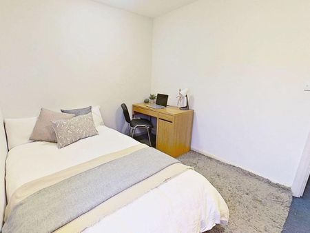 3 bedroom flat to rent - Photo 3