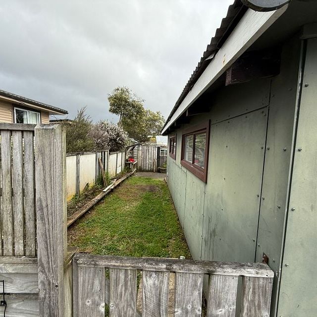 Charming 4BR Family Home in Otaihanga - Photo 1