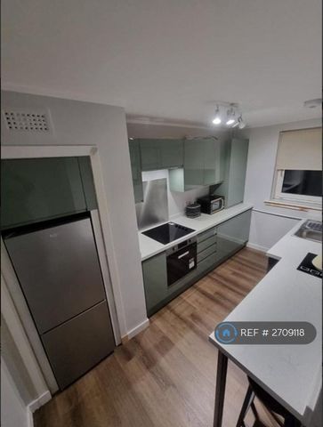 1 bedroom in a flat share to rent - Photo 3