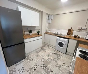 3 bedroom flat to rent - Photo 5