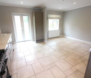 4 bedroom detached house to rent - Photo 5