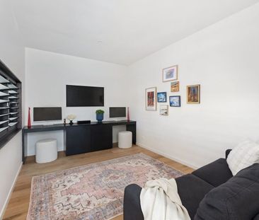 Freestanding Designer Beach House with Pool & Garden Oasis - Photo 5