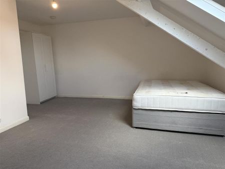 3 bedroom flat to rent - Photo 2