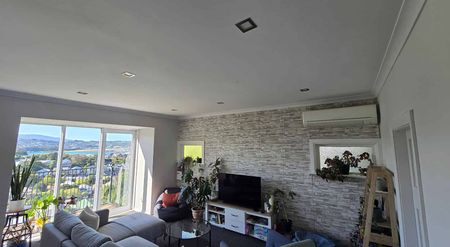 Charming 4BR Hataitai Haven w/ AC & Balcony - Photo 5