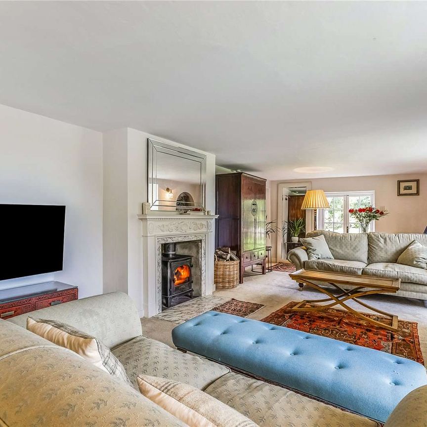 A historic Georgian home nestled in 1.6 acres of glorious gardens and woodland, with views across the Devil's Punch Bowl and beyond. - Photo 1