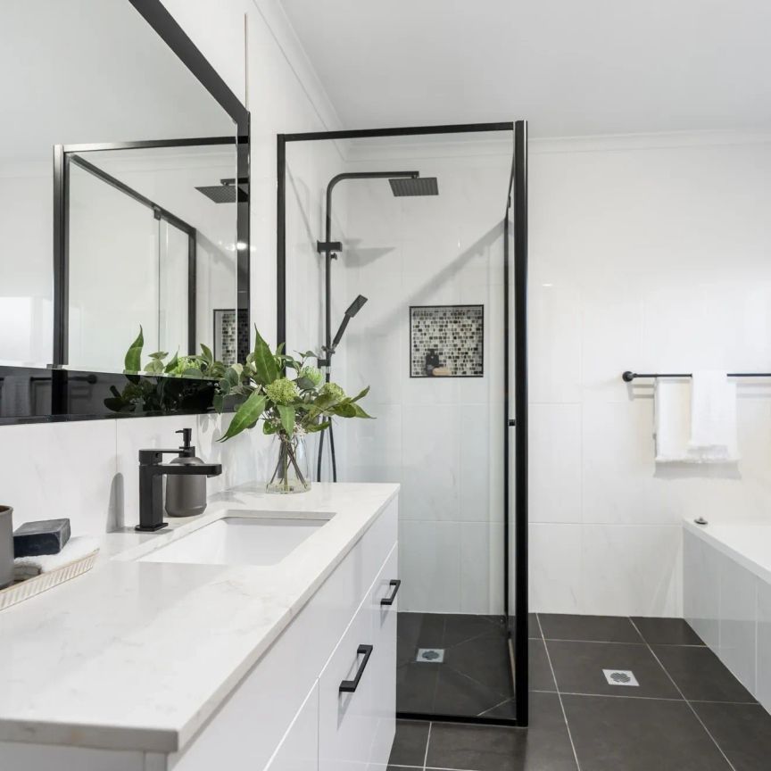 Where Family Comfort Meets Effortless Style - Photo 1