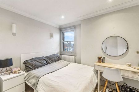 Bright one-bedroom flat moments from Clapham Junction - Photo 5