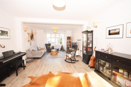 5 bedroom semi-detached house to rent - Photo 4