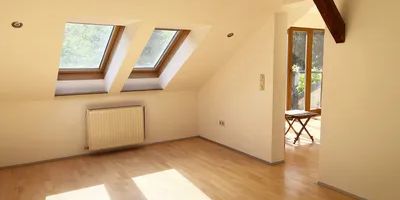 Schöne, sonnige ca 60 m2 Dachwohnung für 1-2 Personen mit Balkon, Parkplatz und Freifläche im Garten in 1140 Wien, am Stadtrand Nähe Hohe Wand Wiese von privat an privat - Foto 3