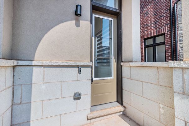 For Lease - 1339 Kaniv Street, Oakville, Ontario - Photo 1