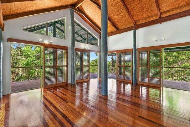 Tree House Retreat - Photo 1