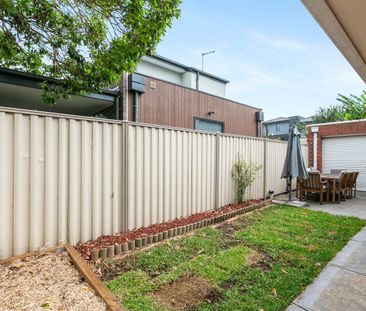 Contemporary, Private & Perfectly Positioned - Photo 5