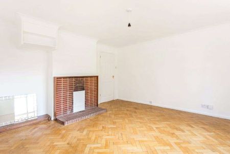 A two bedroom cottage set within the conservation area of St Albans. - Photo 2