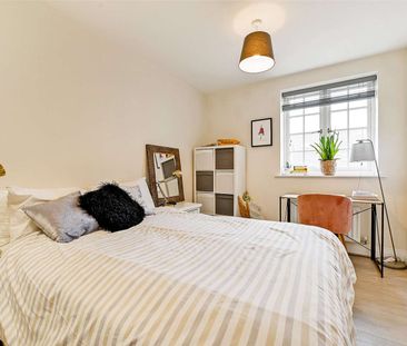 A centrally located two bedroom first floor apartment with private ... - Photo 6