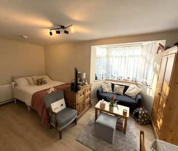 Studio to rent - Photo 2