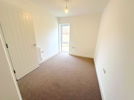 A 2 Bedroom Flat Instruction to Let in Bexhill On Sea - Photo 3