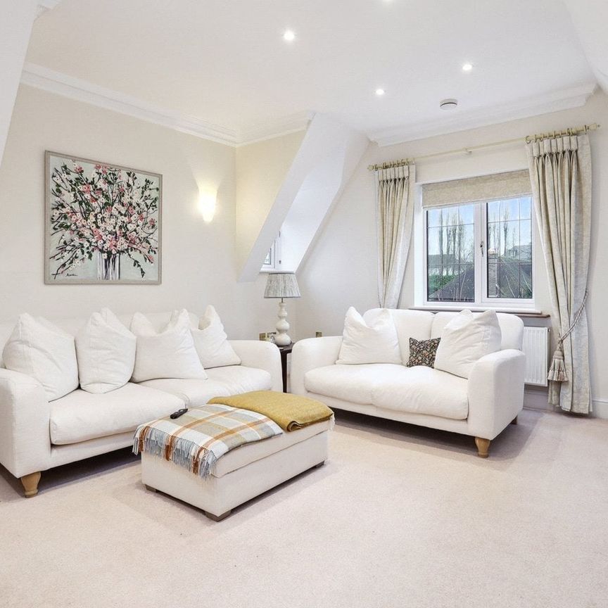 Belvedere House, Churchfields Avenue, Weybridge, Surrey, KT13 - Photo 1