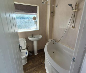 3 bedroom detached house to rent - Photo 2