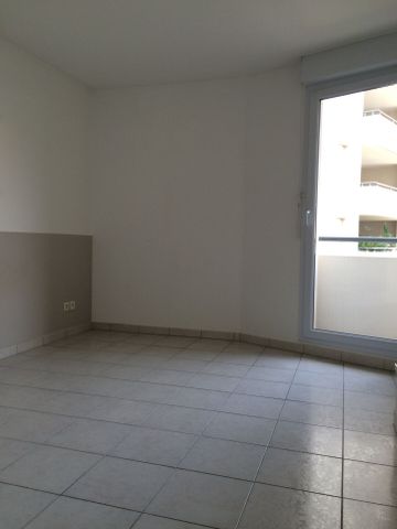 Appartement 4 pièces 93m2 MARSEILLE 8EME 1 850 euros - Photo 2