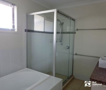 LARGE FAMILY HOME IN SOUGHT AFTER SUBURB OF THORNLANDS - Photo 2