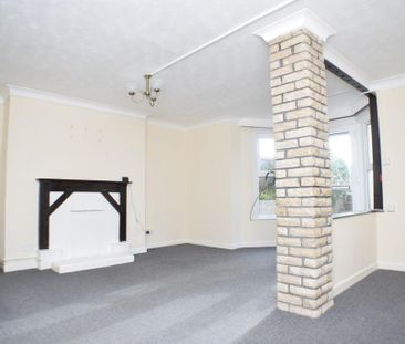 2 bedroom ground floor flat to rent - Photo 2