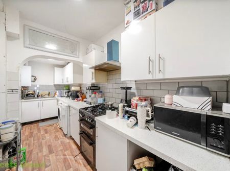 5 Bed Terraced House, Lower Addiscombe Road, CR0 - Photo 4
