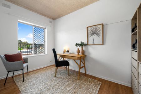 Exquisite City Fringe Retreat with Panoramic Elegance - Photo 4