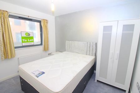 4 bedroom terraced house to rent - Photo 4
