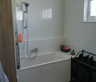 Schöne, moderne Wohnung mit Balkon, Lift und Carport. - Photo 5