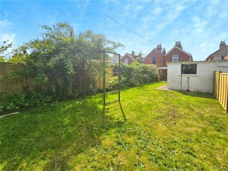 3 bedroom semi-detached house to rent - Photo 3