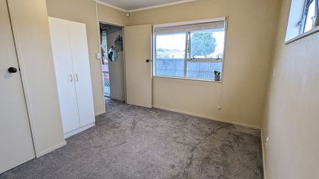 Cozy Newly Renovated 2-Bedroom Home - Photo 3