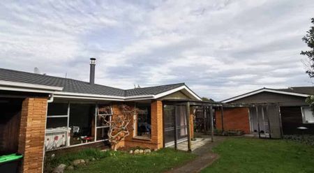 Avonhead, 6+ bedrooms - Photo 4