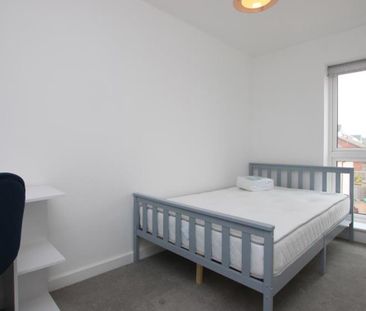 *** STUDENT HOUSE *** Be the first students to rent this 4 bedroom ... - Photo 1