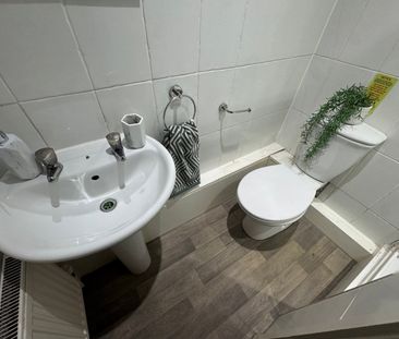 4 bedroom apartment to rent - Photo 4