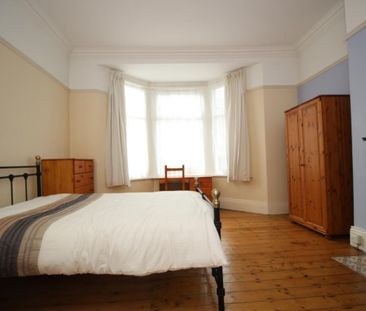 2 bedroom Flat to rent in Sandringham Road, South Gosforth, Newcast... - Photo 3