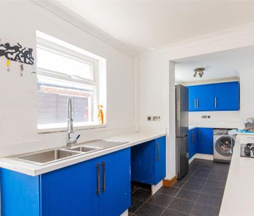 2 bed House - Mid Terrace To Let - Photo 5