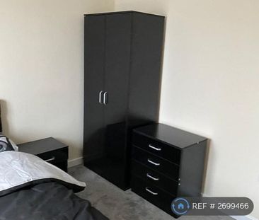 1 bedroom in a house share to rent - Photo 3